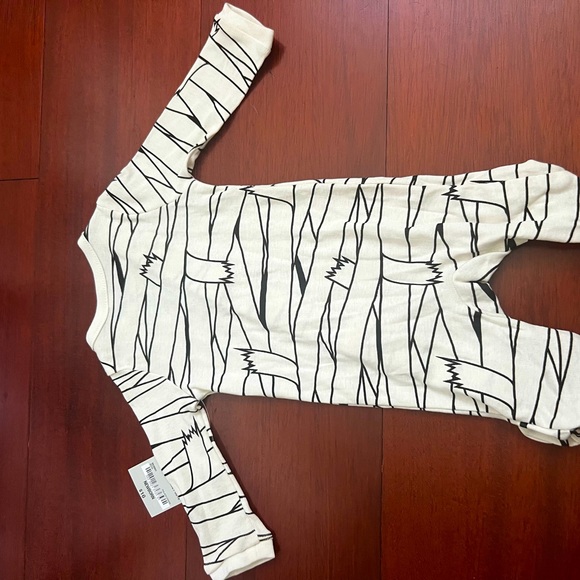 NWT Newborn 👻 Mummy footie onesie - Picture 3 of 3